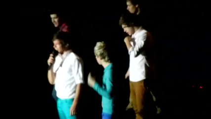 One Direction - What Makes you Beautiful в Brisbane 16.4.12