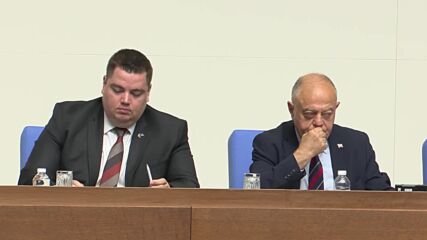 Депутатите приеха на второ четене засилен контрол върху особения управител на „Лукойл“