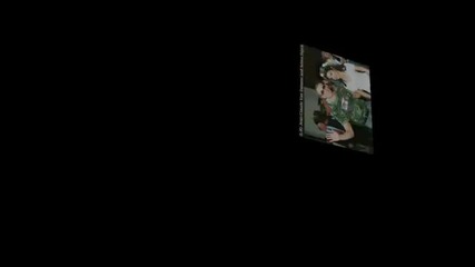 Вдъхновителната екшън-звезда Жан Клод Ван Дам със свои приятели