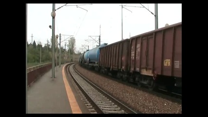 43-151-1 si 43-132-1 de la Gfr trag un tren de marfa in halta borcea