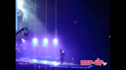 Eminem Performs Wont Back Down ( Live in Los Angeles) 