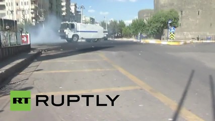 Turkey: Police unleash water cannon as Kurdish protesters march through Diyarbakir