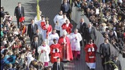 Pope, on Palm Sunday, Pays Tribute to 'today's Martyrs'