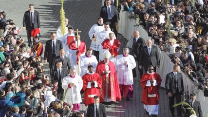 Pope, on Palm Sunday, Pays Tribute to 'today's Martyrs'