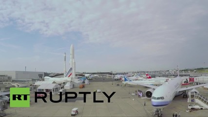 Дрон снима отвисоко авиоизложение в Париж
