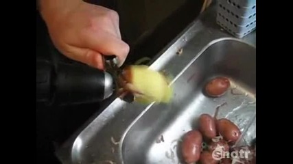 Най - лесния начин за белене на картофи 