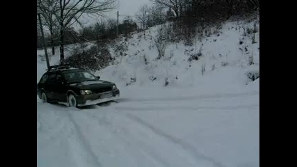 Subaru Legacy Outback на сняг