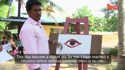 Художник рисува над 1 000 картини използвайки само езика си