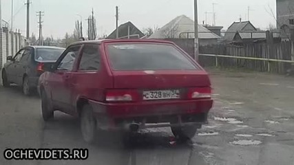 Младеж не позволява на видимо пиян руснак да шофира