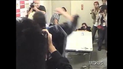 Как Джеф Джаред измете пода с Хълк Хоган на шоу в Япония