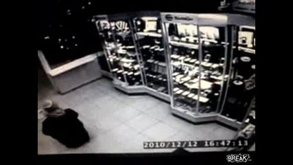 Баща рита момче ...