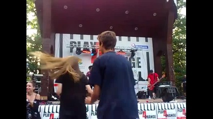 Милена пее на живо си Машина за месо