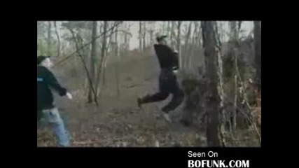 Болезнен удар между краката ! (смях)