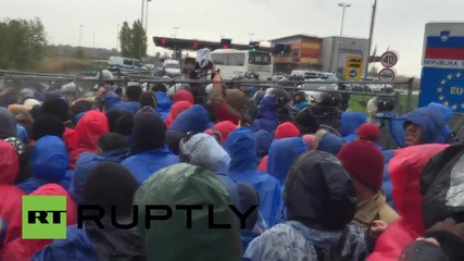 Croatia: Hundreds of drenched refugees attempt to enter Slovenia
