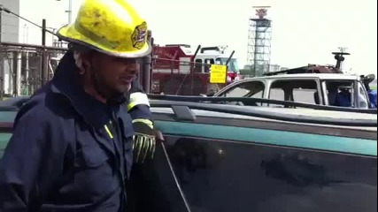 Как да счупите прозорец на кола с пръст