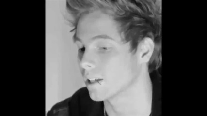 Happy Birthday, Luke Hemmings!