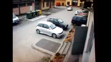 Ето това вече е лошо паркиране 