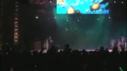 Demi Lovato и Joe Jonas пеят Make a Wave на живо от Epcot at Walt Disney World 
