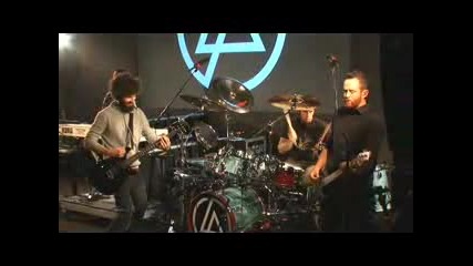 Chester Свири На Китара !