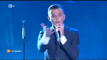 Hurts - Wonderful Life ( S W R 3 New Pop Festival 25 - 09 - 10 ) 