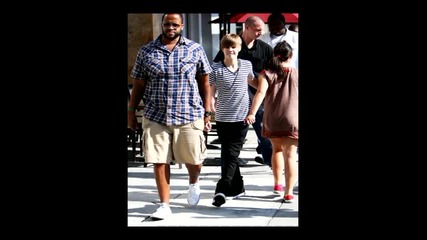 Justin Bieber - Omaha Mall + снимки в Лос Анджелис, Калифорния 19 юли 2010 *превод* 