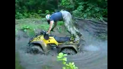 Honda 450 Muddin 2007 - Before Going In Hole