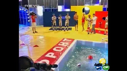 Дупка В Стената - ( 1 Кръг)
