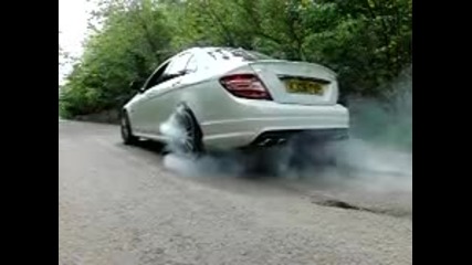 Burnout в Забавен Кадър - Mercedes Benz c63 Amg 