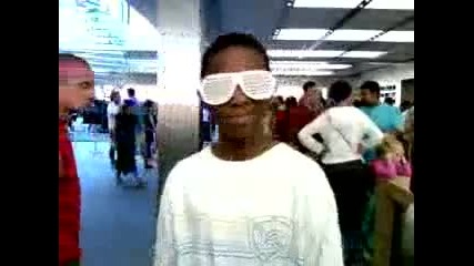 Kid Shoots Boom Boom Pow Video in Apple Store 