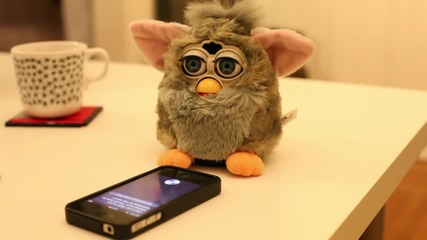 Apple Siri и Furby