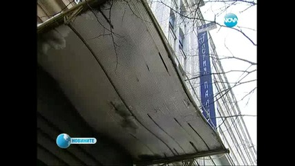 Леден блок падна върху мъж в центъра на София
