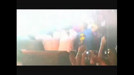 - David Guetta feat. Akon - Sexy Bitch