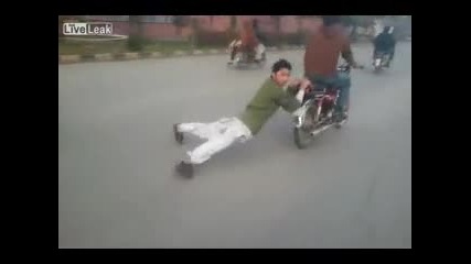 По улиците на пакистан с мотор