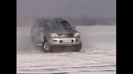 Toyota Land Cruiser- snow drift