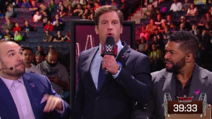 Drew Gulak breaks out his megaphone and crashes the Kickoff panel: WWE TLC: Tables, Ladders & Chairs Kickoff 2017