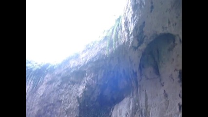 бистро поточе в деветашка пещера