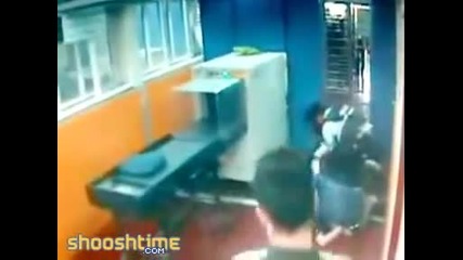 Палестинка Намушква Полицай С Нож 
