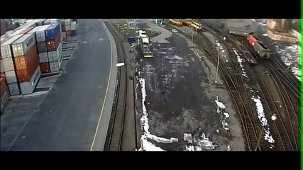 Камера заснема момент от дерайлирането на товарен влак в района на гара
