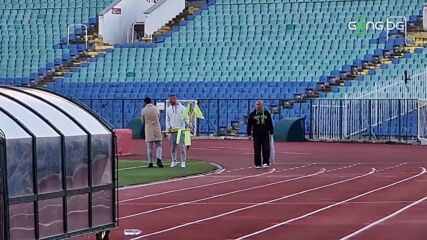 Светослав Петров се усамоти далеч от всички след края на мача