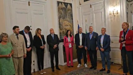 Президентът Румен Радев посети българското посолство в Париж