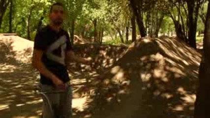 Трикове с Bmx - Jumping a Hip
