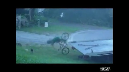 Мале това дете как падна само!