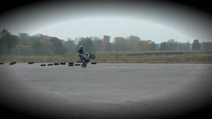 Yamaha Aerox Neon Stunt 2009 !