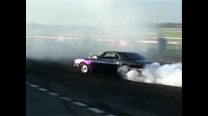 Crazy Camaro Burnout 