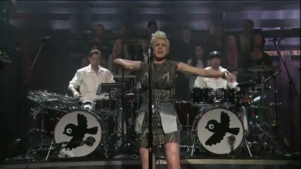 Robyn - Dancing on My Own ( Live on Jimmy Fallon) 