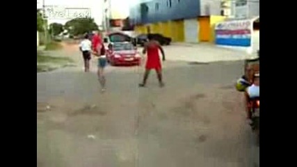 Кола блъска гей