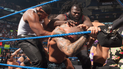 Mark Henry destroys the SmackDown roster: SmackDown, Sept. 16, 2011