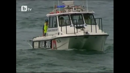 Вълна помита полицейска лодка