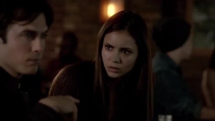 Елена пие от кръвта на Деймън - 4x02