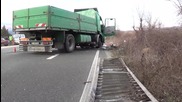 Камион падна от мост върху път Е-79